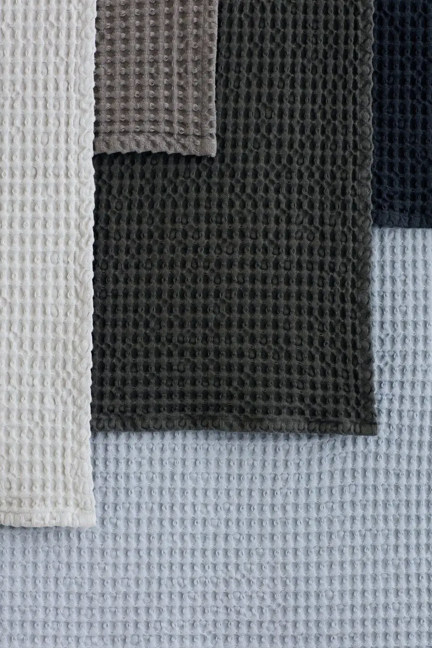Blomus - Bath Towel - Black - CARO