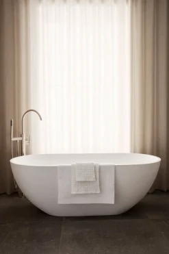 Blomus - Bath Towel - White - CARO