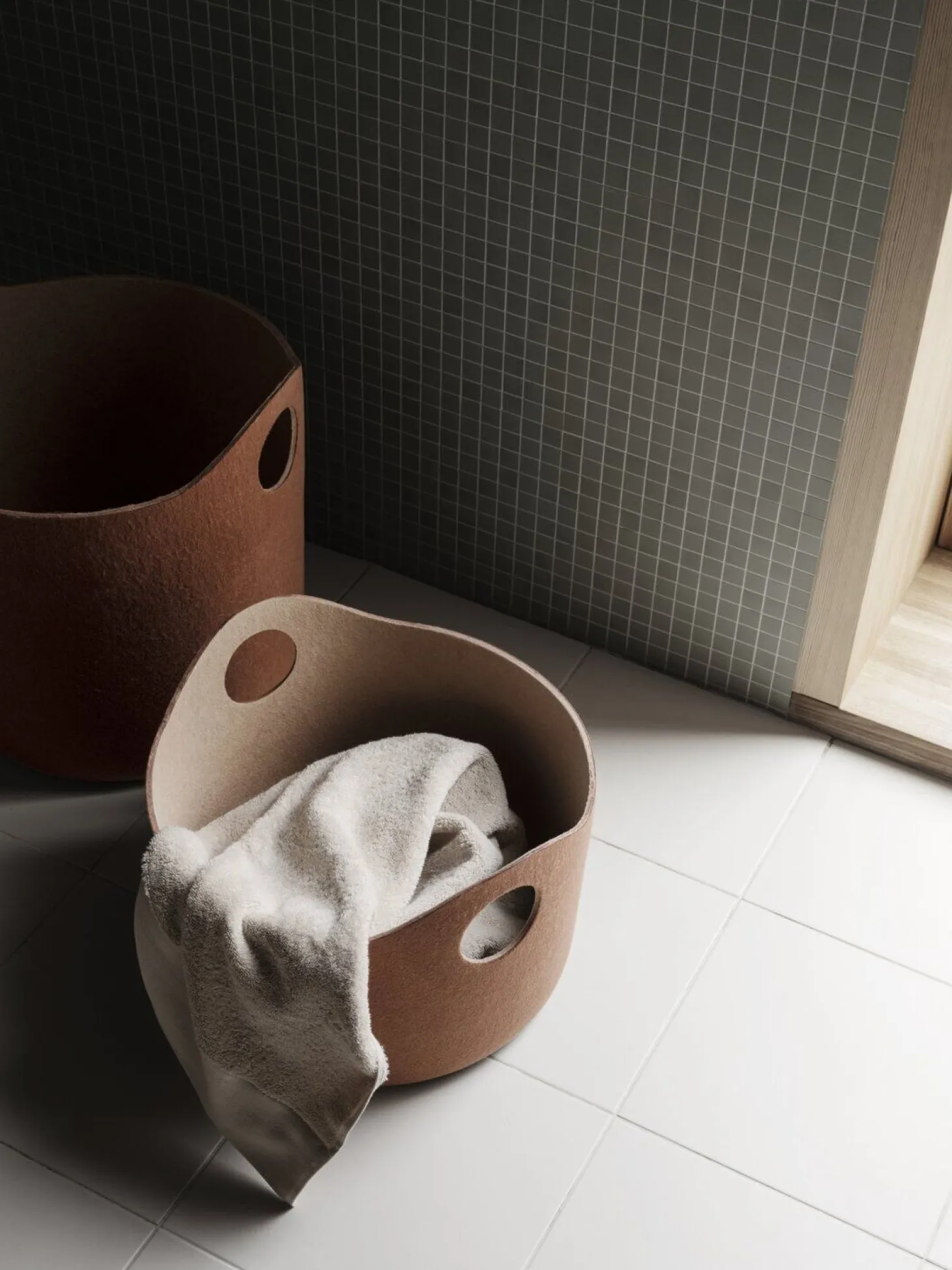 Blomus - Felt Basket S - Rustic Brown/Tan - TIGGY