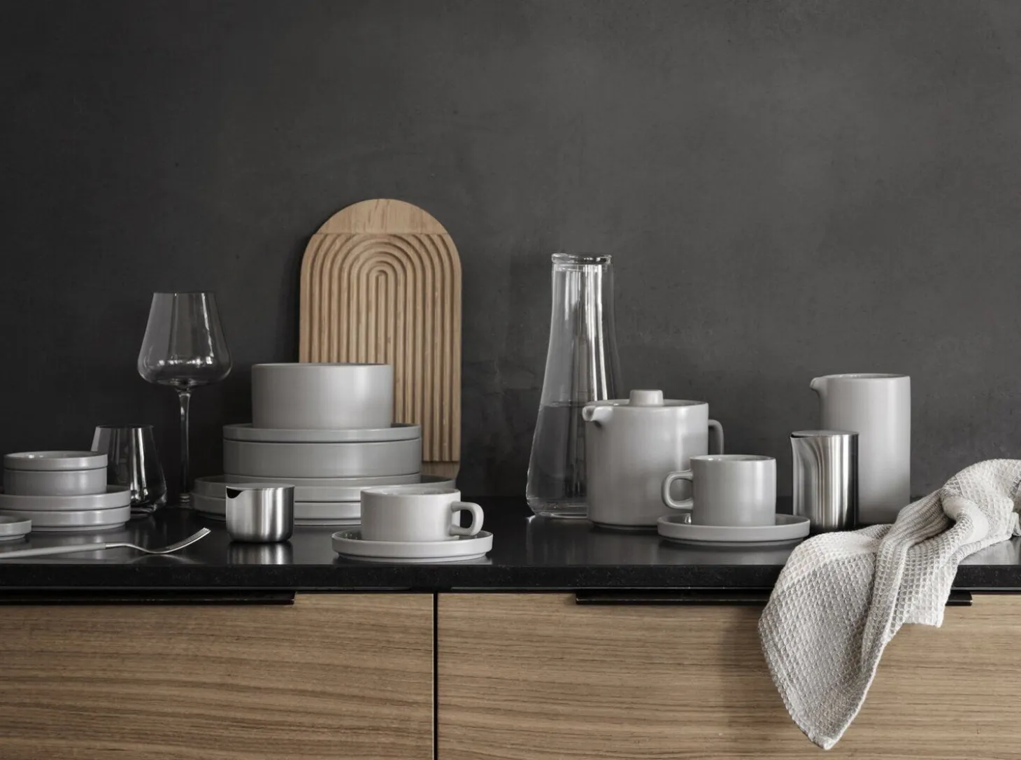Blomus - Tray/Cutting Board - H 2 cm, B 17 cm, T 32 cm - ZEN