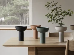 Blomus - Vase - H 21 cm, Ø 17 cm - Duck green - MIYABI