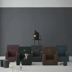 Børnestol fra by KlipKlap - bluegrey w. grey button