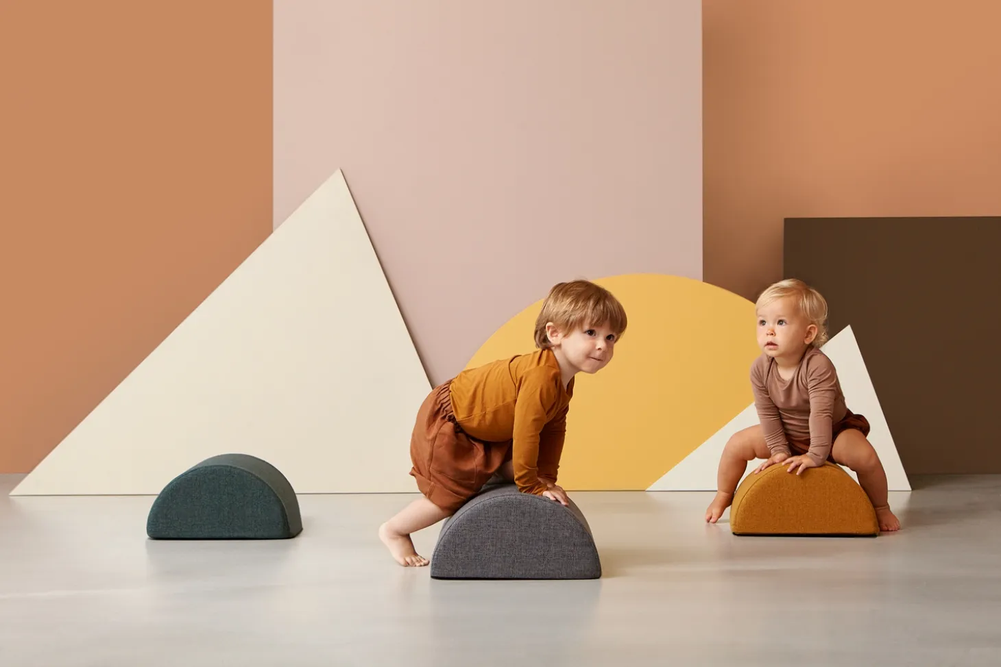 By KlipKlap - Build & Bounce - KK Half circle - Mustard