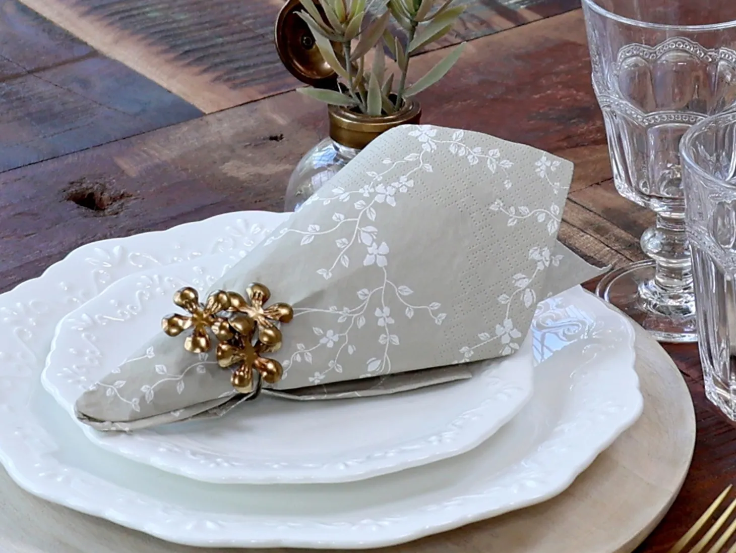 Chic Antique - Serviet - Blomster - 16x16 cm - Lys Latte