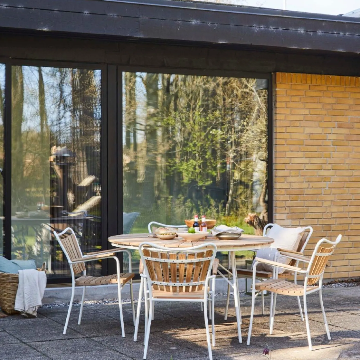 Cinas - Havebord - Ellen bord Ø130cm hvid/teak