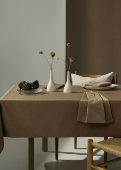 Compliments - Confetti Damask Table Cloth 150x300 cm - Valnød