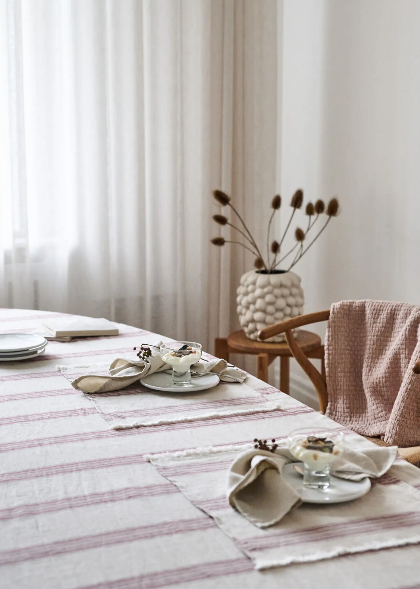 Compliments - Dug - Arles Table Cloth 150x300 cm - Plum