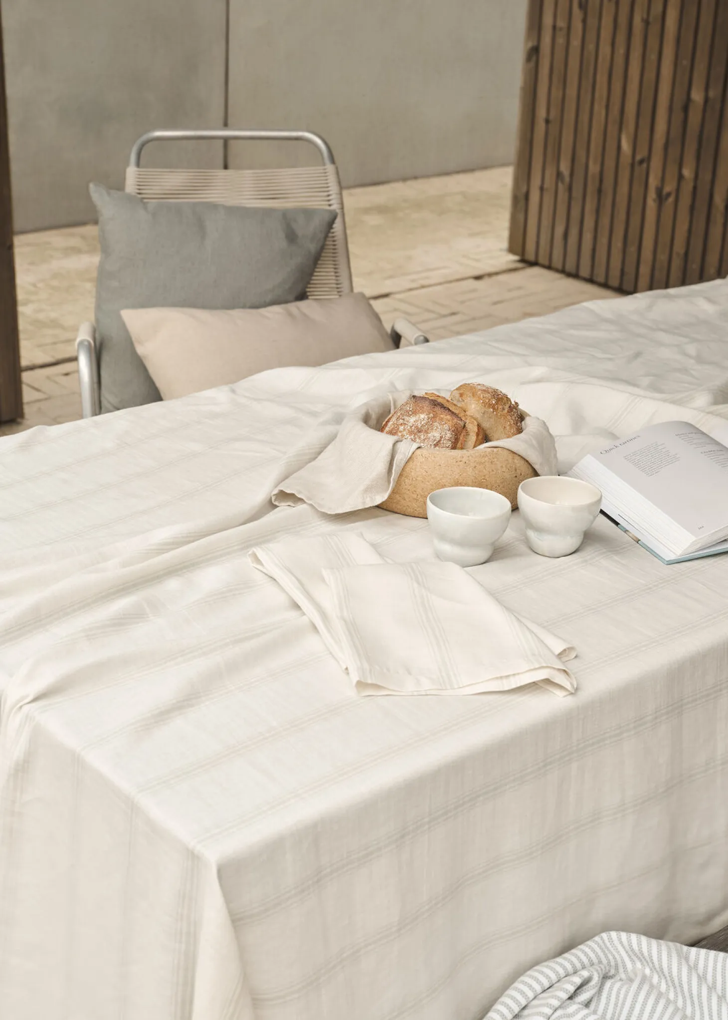 Compliments - Dug - Brise Table Cloth 200x200 cm - Grøn
