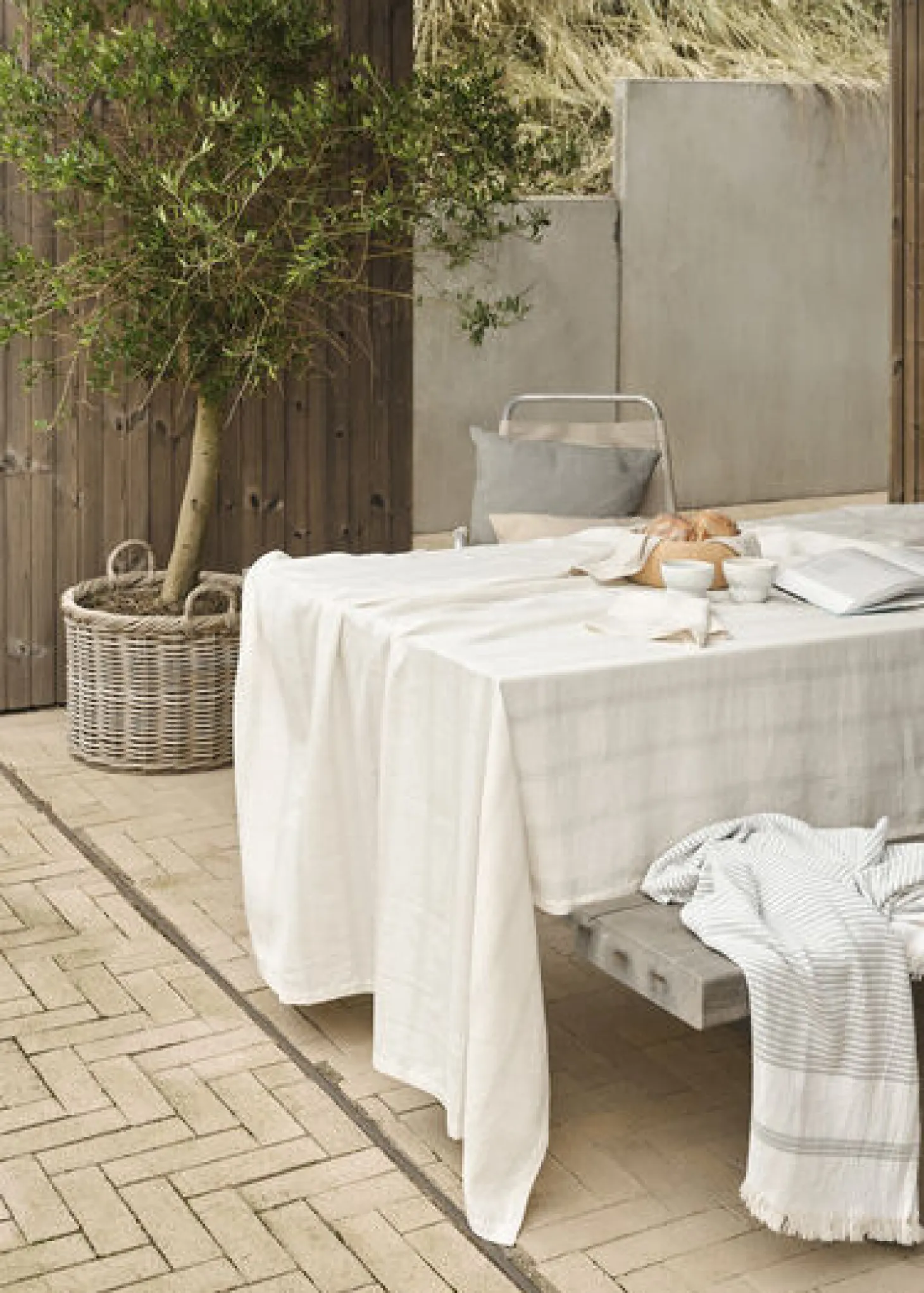 Compliments - Dug - Brise Table Cloth 200x200 cm - Grøn