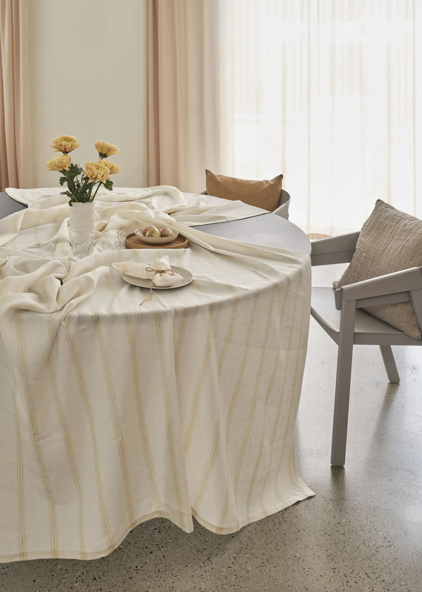 Compliments - Dug - Brise Table Cloth 200x200 cm - Gul