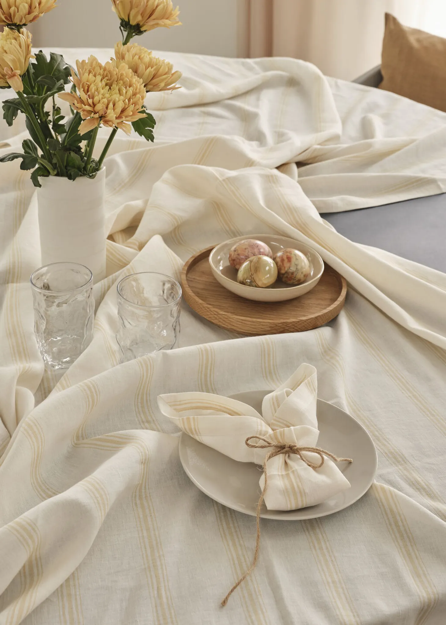 Compliments - Dug - Brise Table Cloth 200x200 cm - Gul