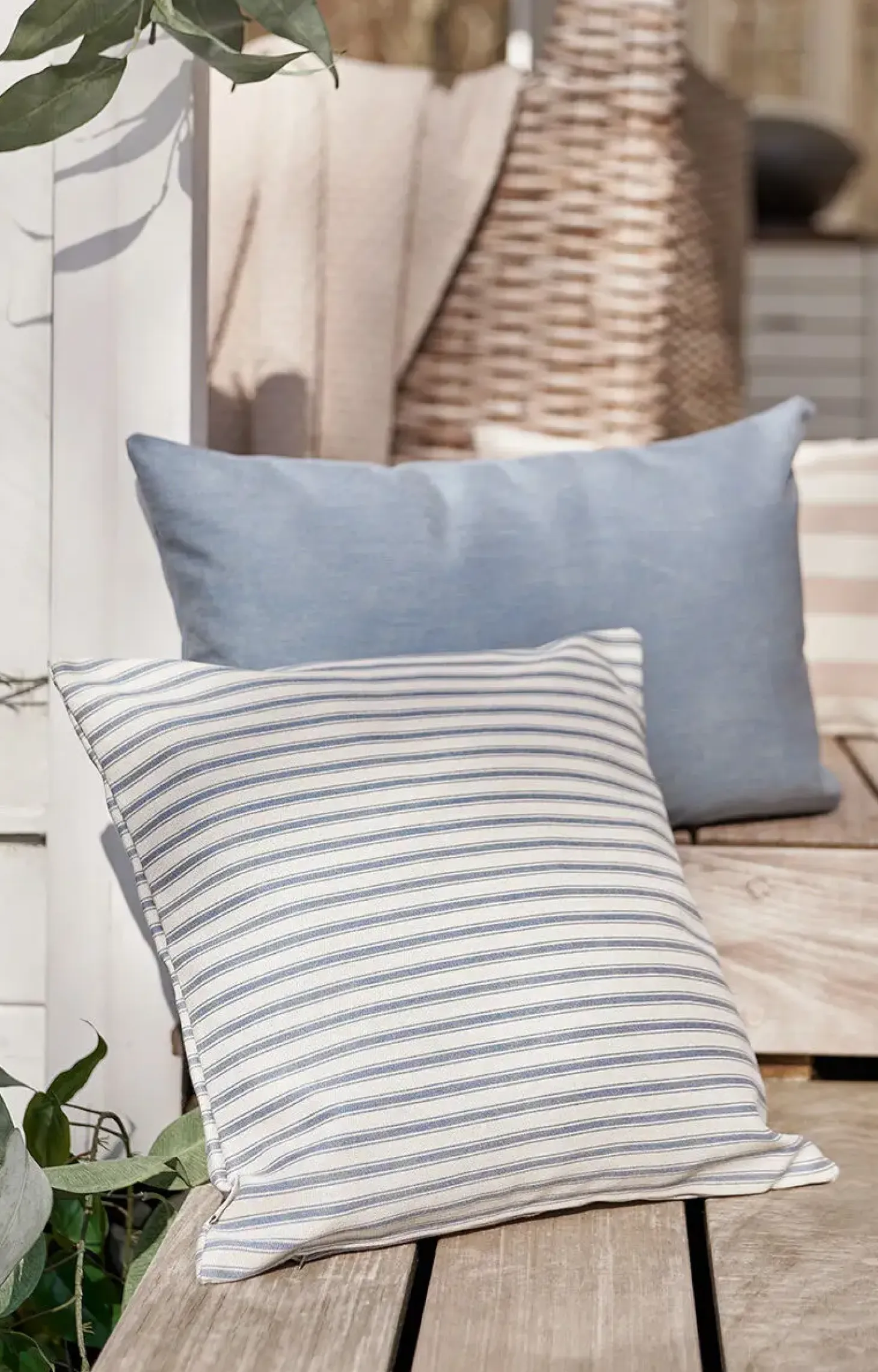 Compliments - Pudebetræk Outdoor Fine Stripe 40x60 cm - Støvet blå