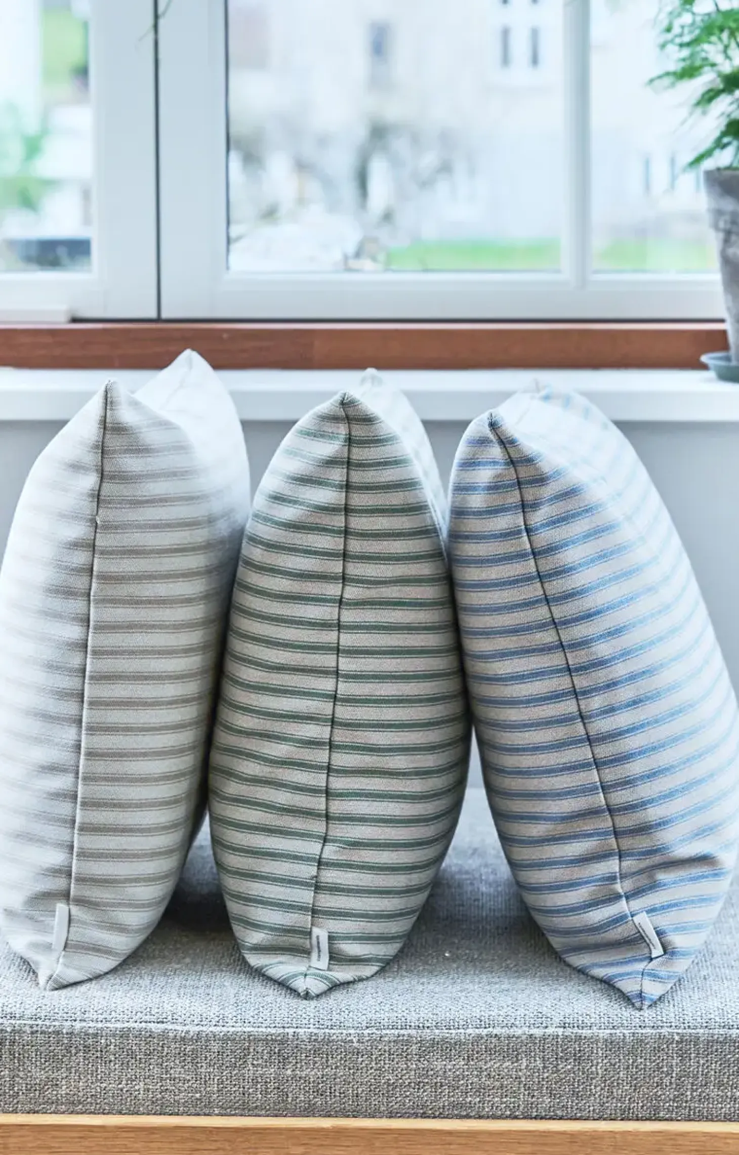 Compliments - Pudebetræk Outdoor Fine Stripe 40x60 cm - Støvet blå