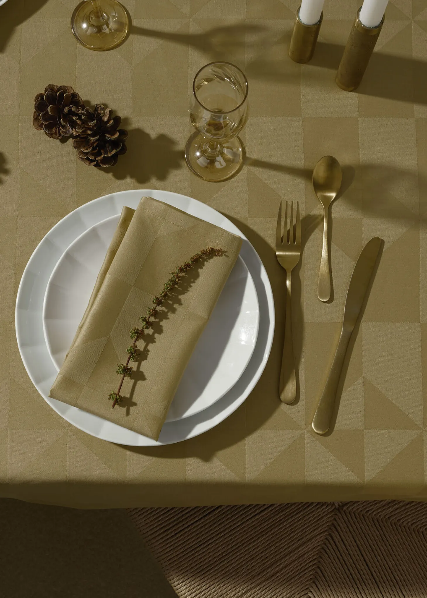 Compliments - Wind Damask Table Cloth 150x250 cm - Messing