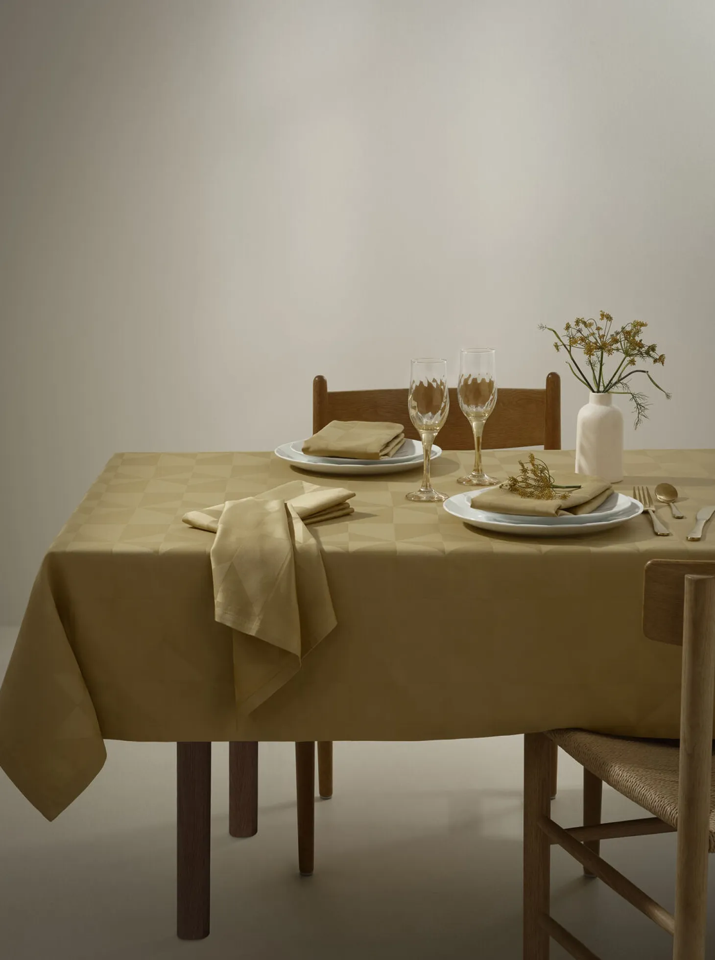 Compliments - Wind Damask Table Cloth 150x300 cm - Messing