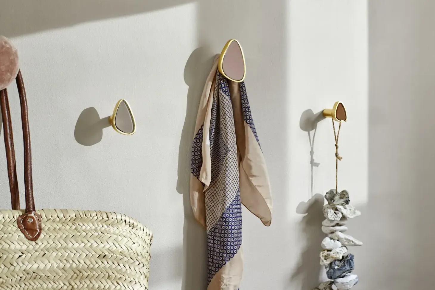 Cozy Living - Louis Hook - S - TOFFEE