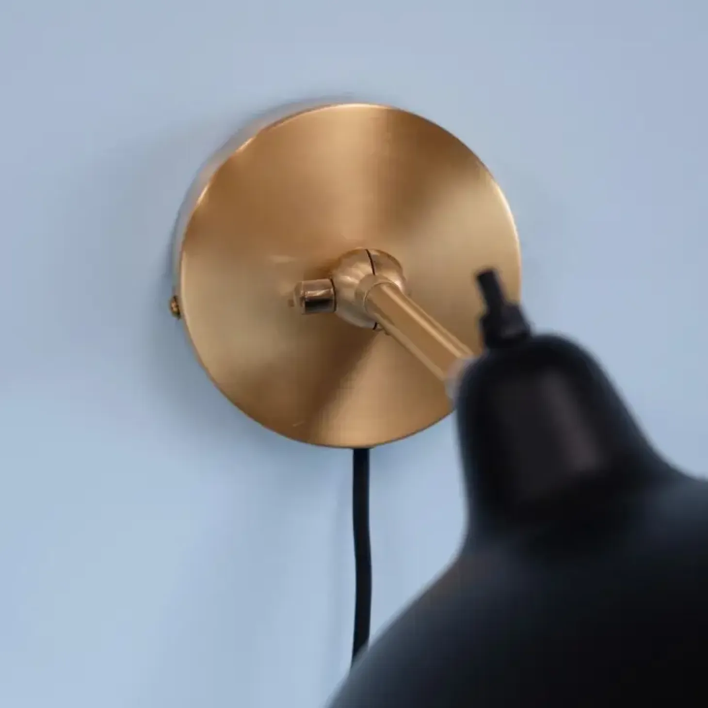 Dyberg Larsen - Væglampe - Futura Antik, Sort og messing, Ø: 26 cm