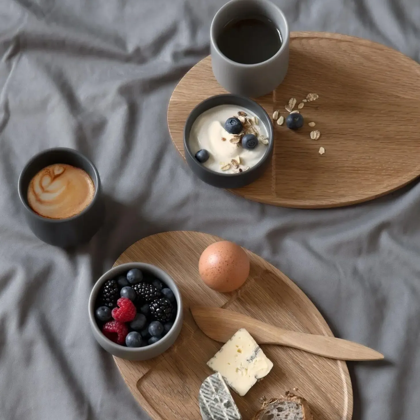 Ekta Living - Krus - "Serve Me Mug" - Lysegrå