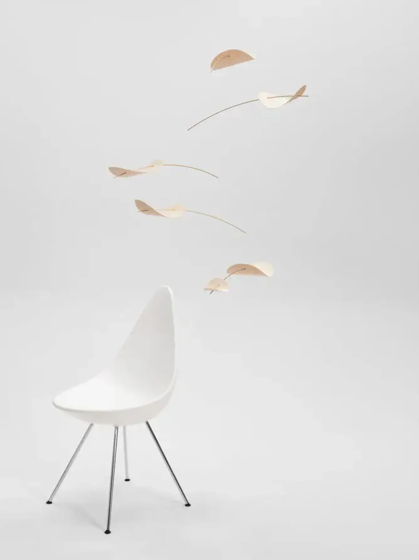 Flensted hanging art - Drifting Clouds mobile - Træ - skyer