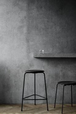 Fritz Hansen - Barstol - High Dot™ Counter stool 3-legs