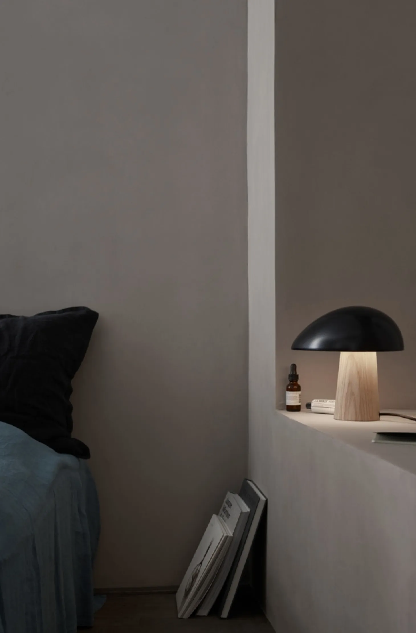Fritz Hansen - Bordlampe - Night Owl - Mørkeblå/Ask
