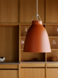 Fritz Hansen - Loftlampe - Caravaggio™ Matt - Rust Rød - P2 Medium