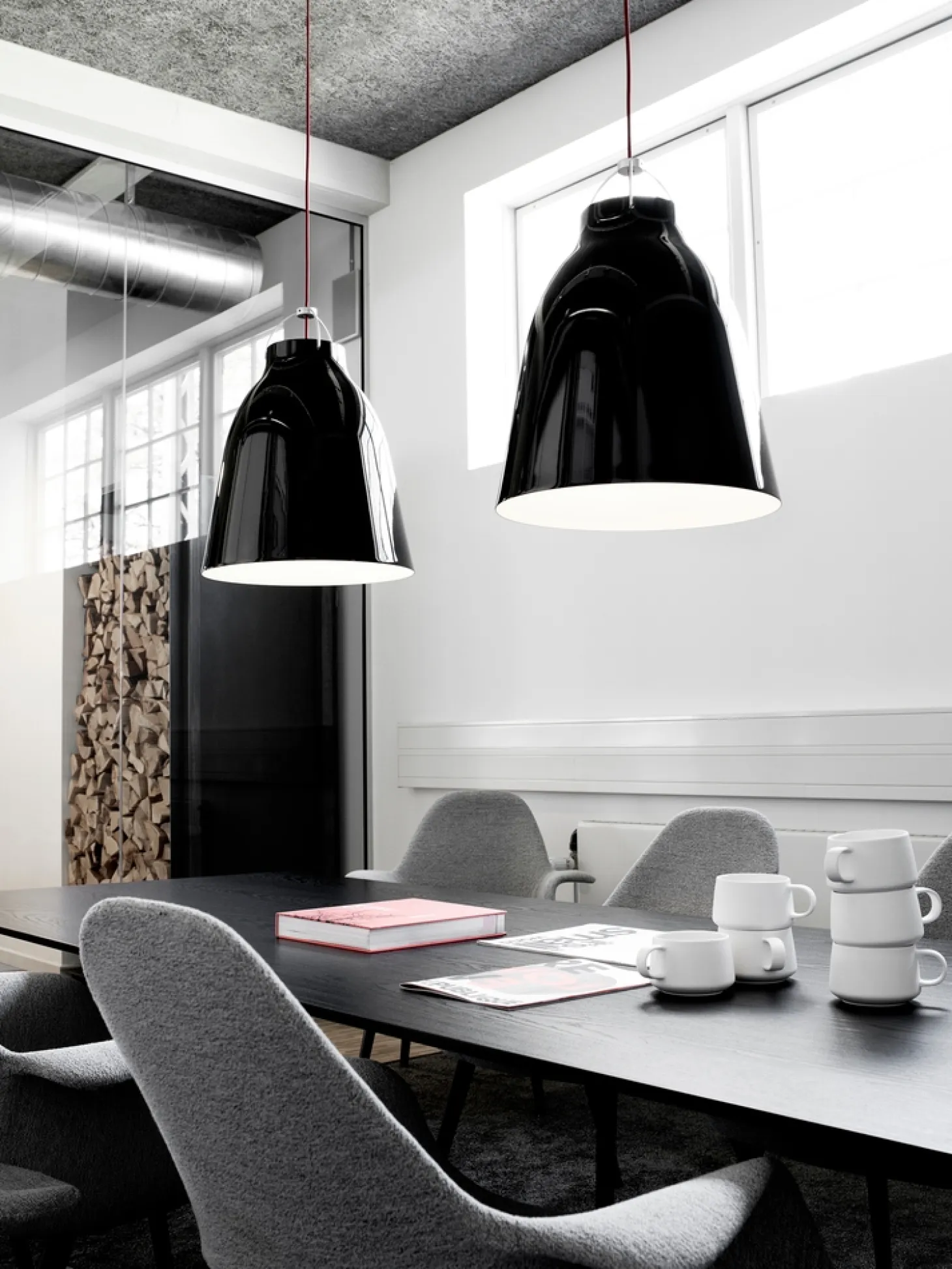 Fritz Hansen - Loftlampe - Caravaggio - Sort - P3 Large - Rød ledning 6m