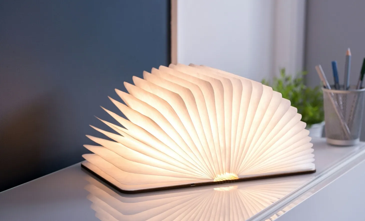 Gingko - LED Smart Booklight- Mini Walnut
