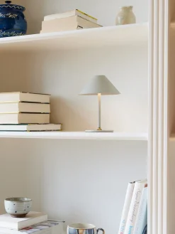 Halo Design - Bordlampe (ude eller inde) - Hygge - Lys grå
