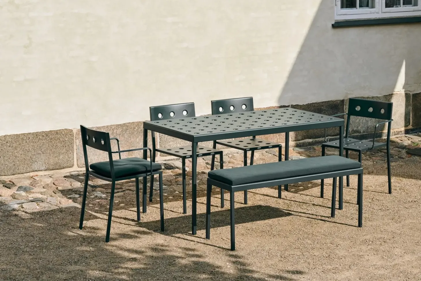 HAY - Balcony - bænk - bench - Dark Forest - mørkegrøn - længde 165 cm