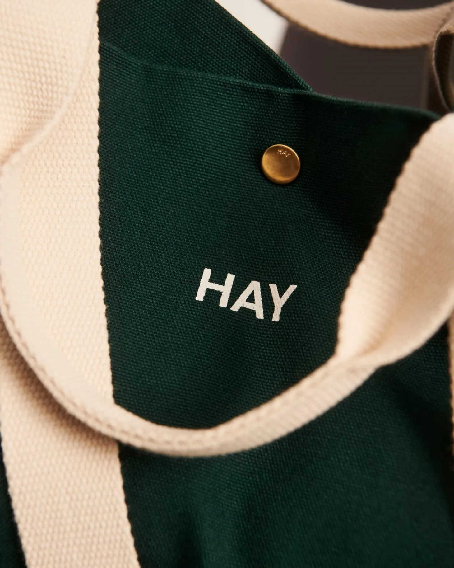 Hay - Everyday Tote Bag - Medium - Dark Green - Dark green - 499