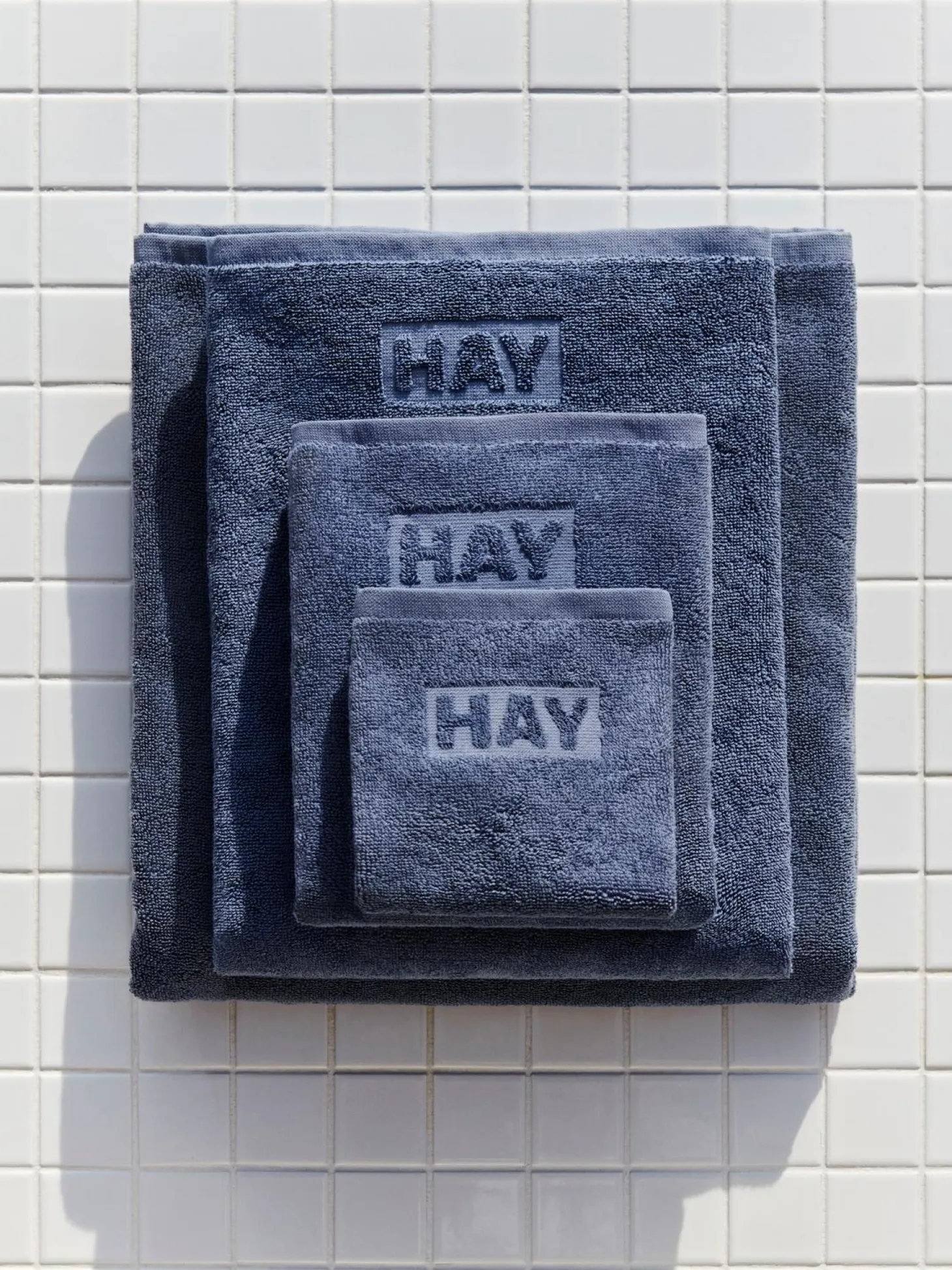 Hay - Mono Bath Towel (Organic) - W70 x L140 - Steel Blue - Steel blue - 449