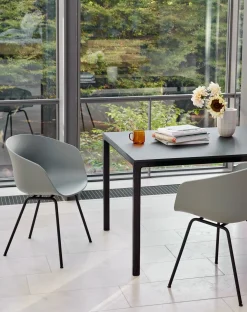 Hay - Stol AAC26 - Beton grå med sorte ben - about a chair AAC26