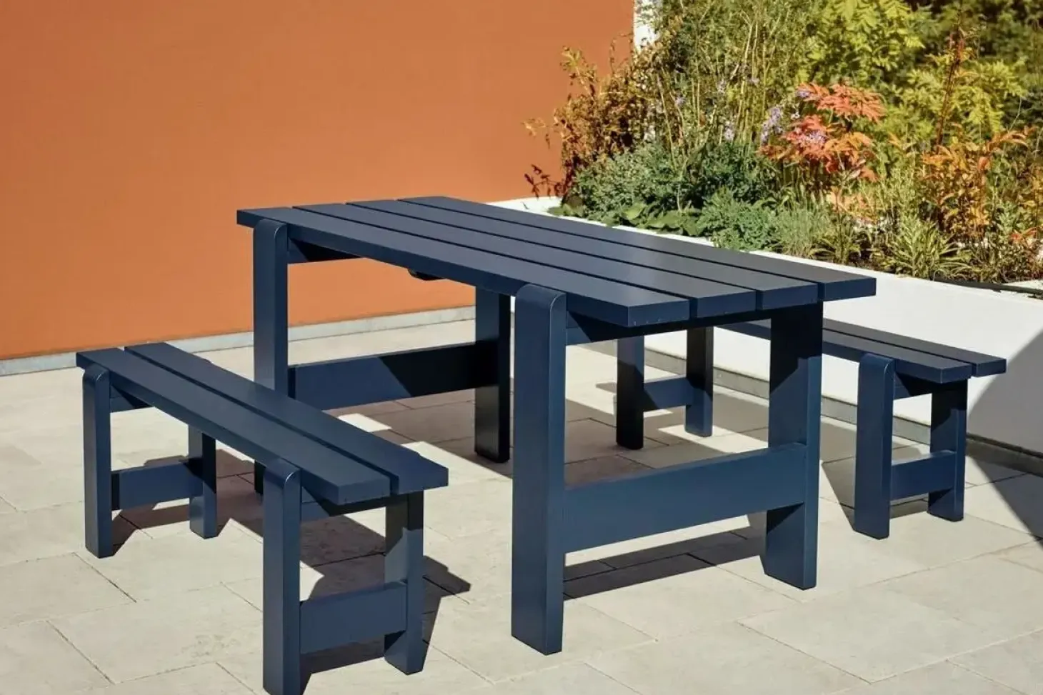 HAY Weekday bænk - 140 cm - Blå - Steel Blue - Lakeret Fyrretræ / Pinewood