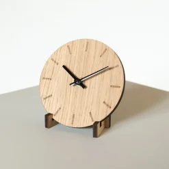 Hemverk - Vægur - Lys Eg - Ø12 cm - Sorte visere