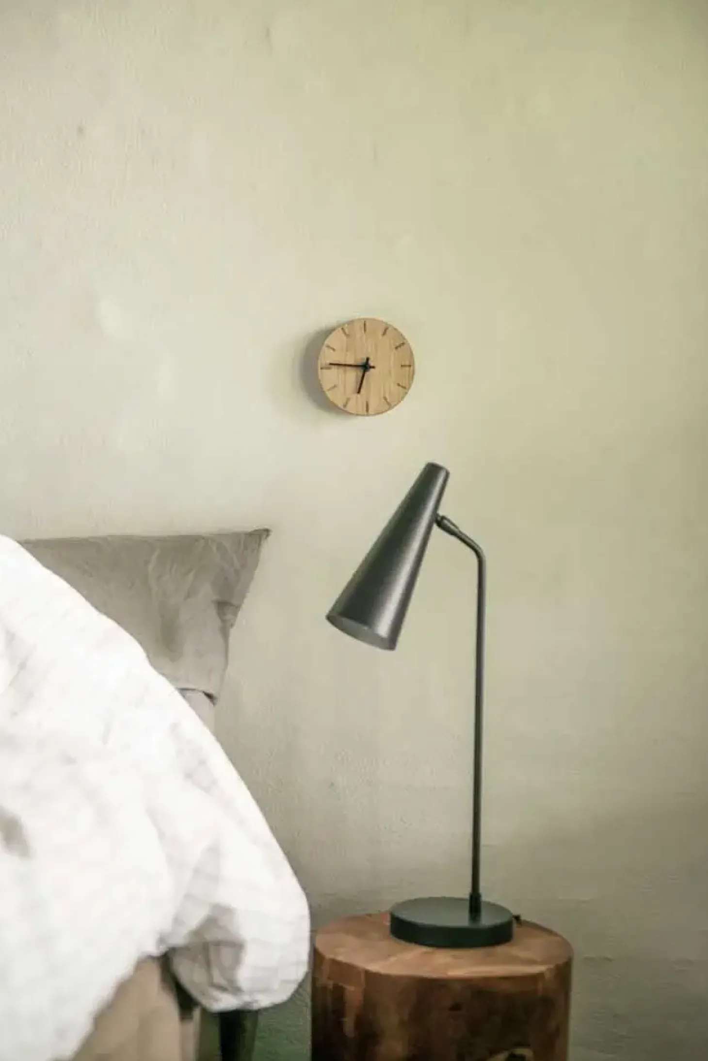 Hemverk - Vægur - Lys Eg - Ø12 cm - Sorte visere