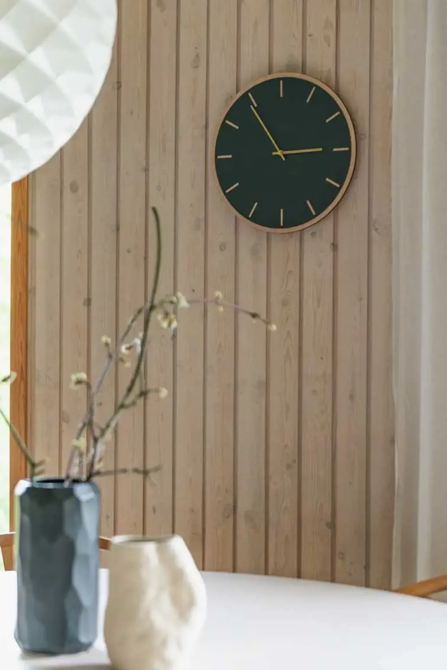 Hemverk - Vægur - Lys Eg/Mørkegrøn - Sorte visere - Ø28 cm