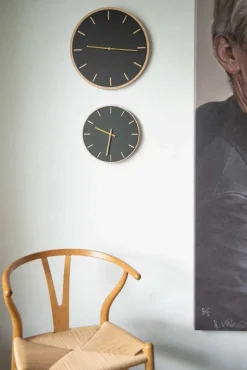 Hemverk - Vægur - Lys Eg/Sort - Guld visere - Ø38 cm