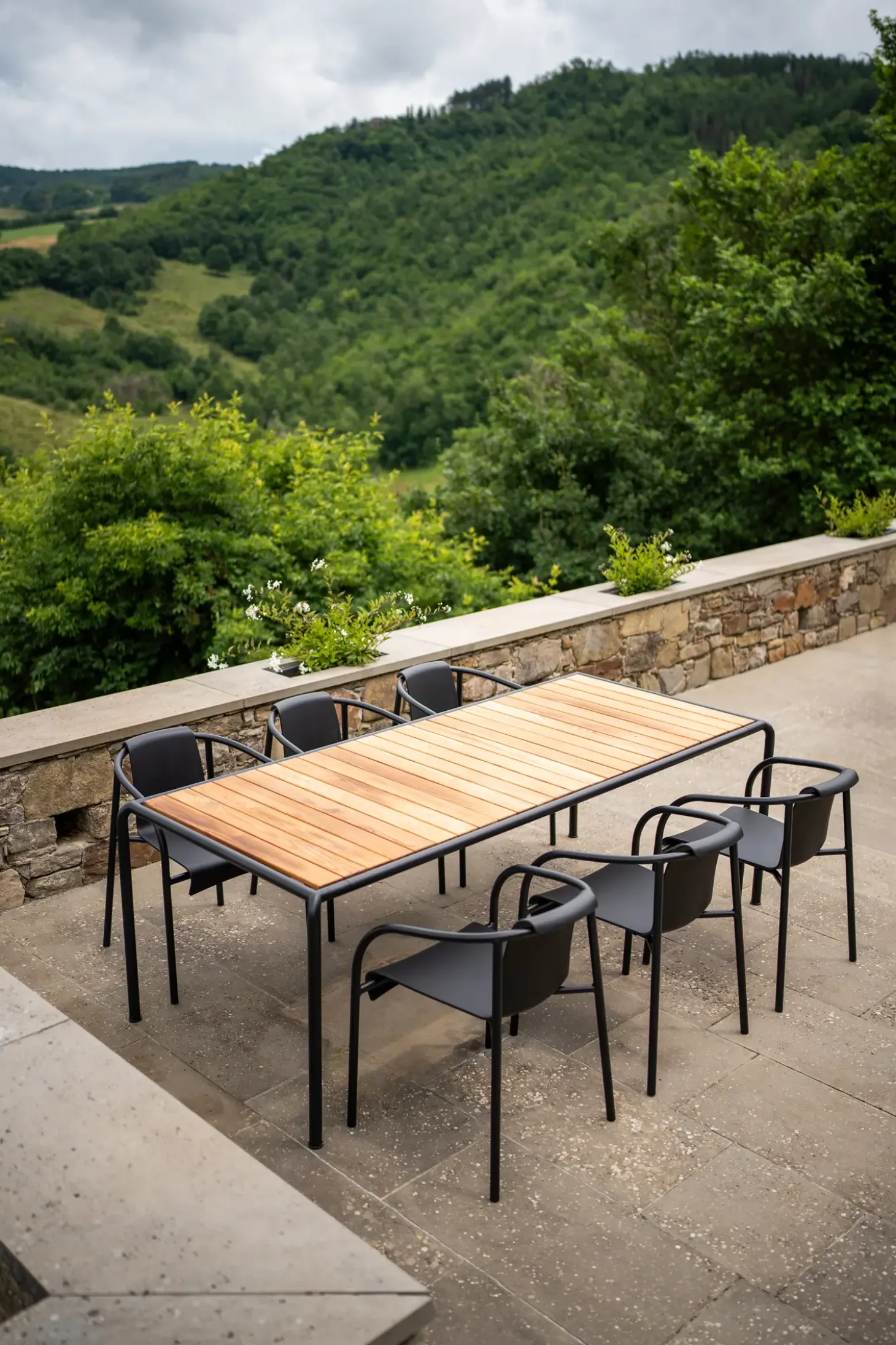 Houe - AVANTI Dining table, 153x98 cm - Bordplade: Pine, Stellet: Sort