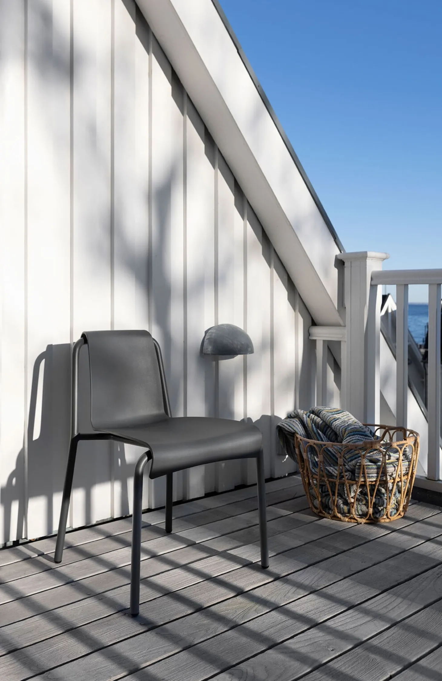 Houe - NAMI Dining chair with armrest - Dark grey