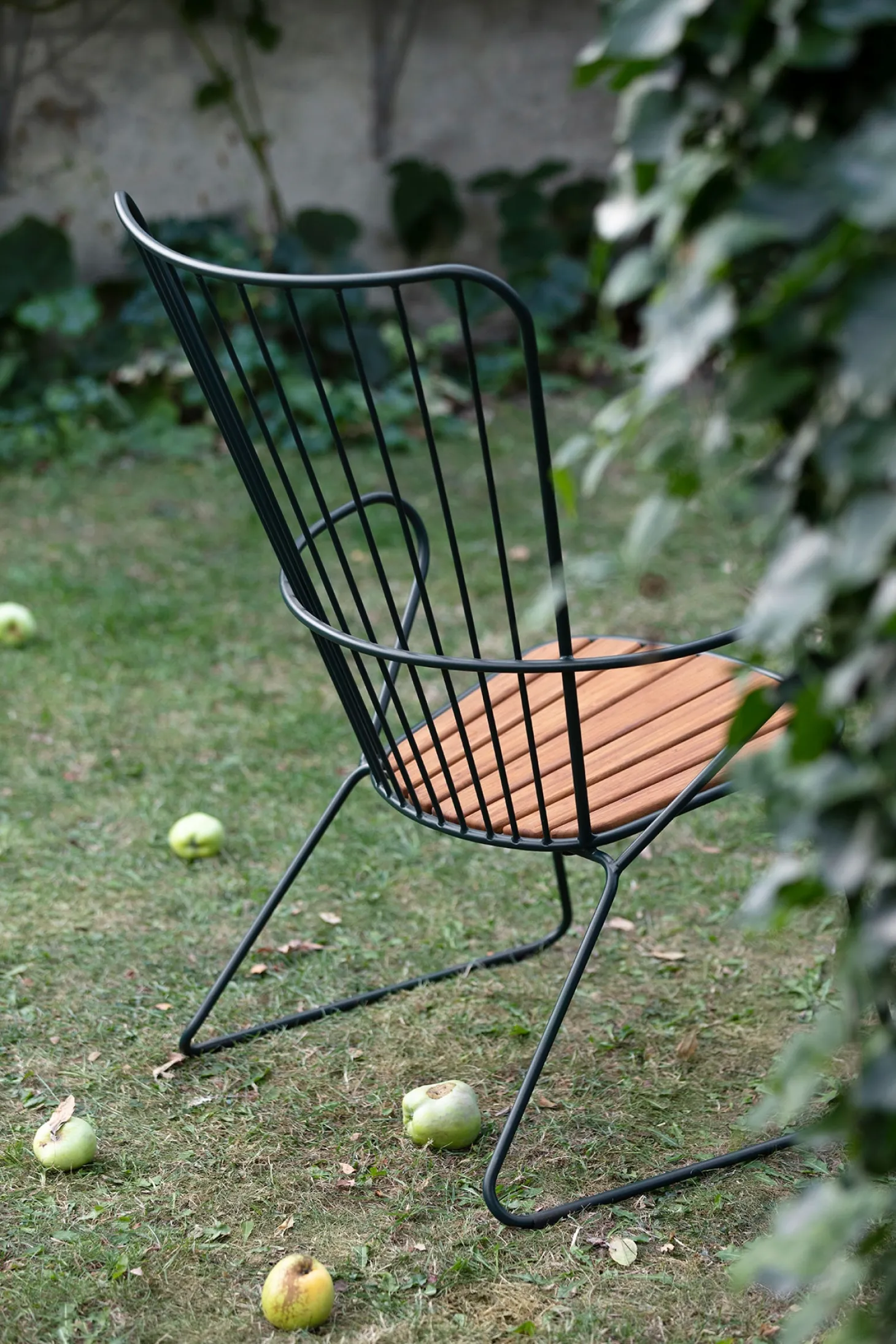 Houe - PAON Lounge chair - Midnight. Seat