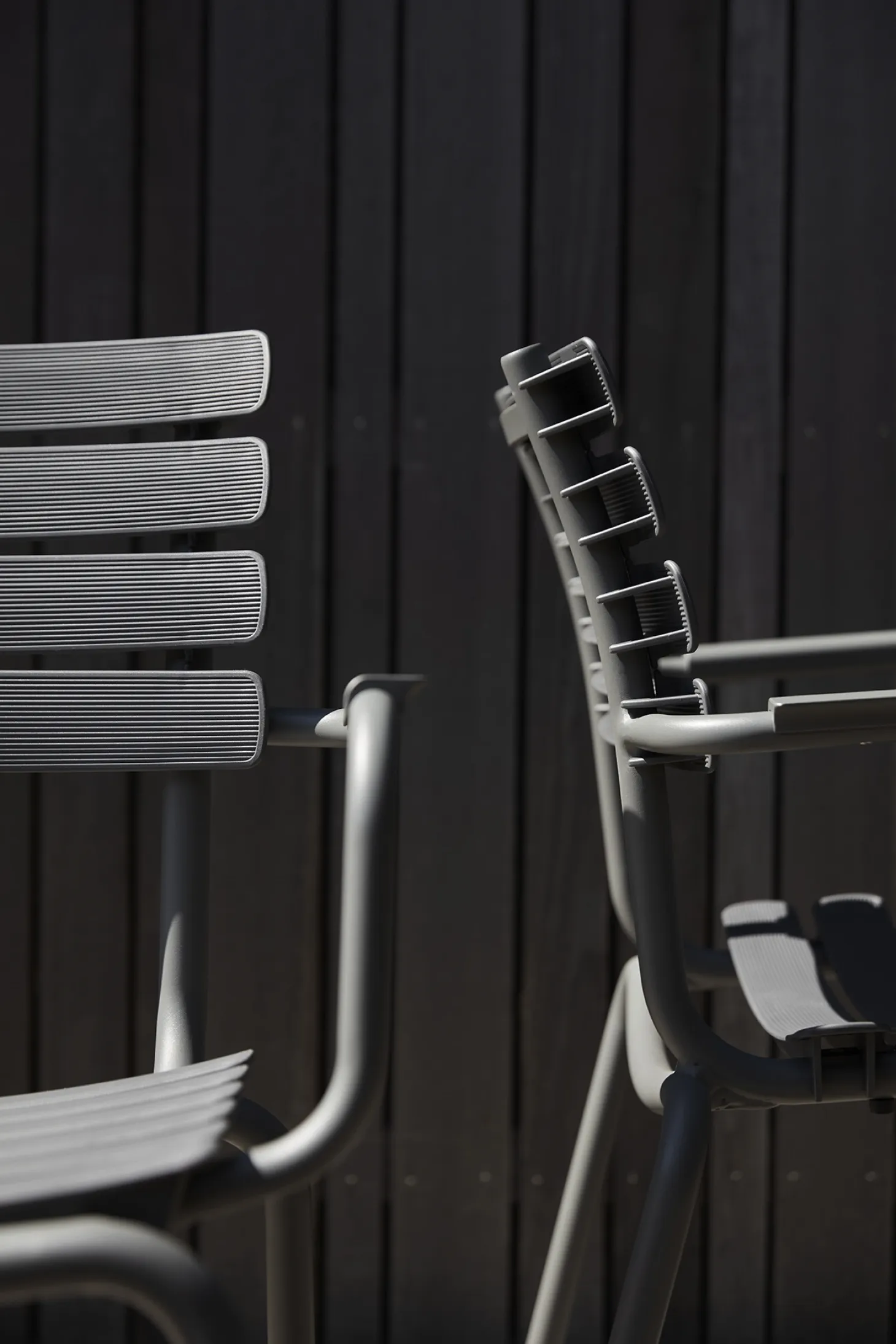 Houe - ReCLIPS Dining chair - Dark grey. Armrest