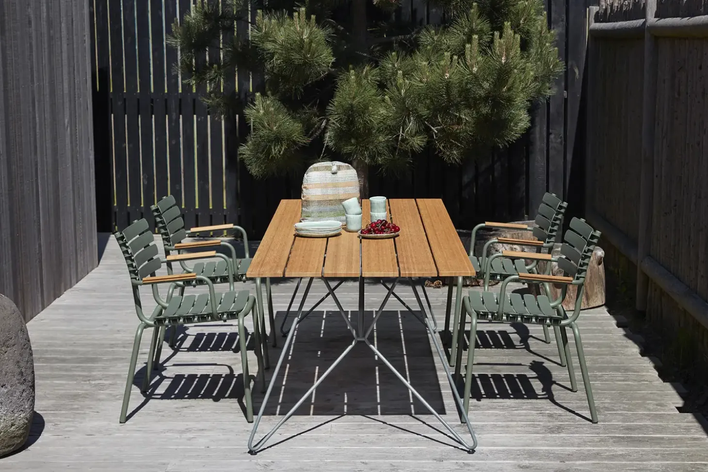 Houe - SKETCH Dining Table. 220x88 cm - Bamboo. Frame