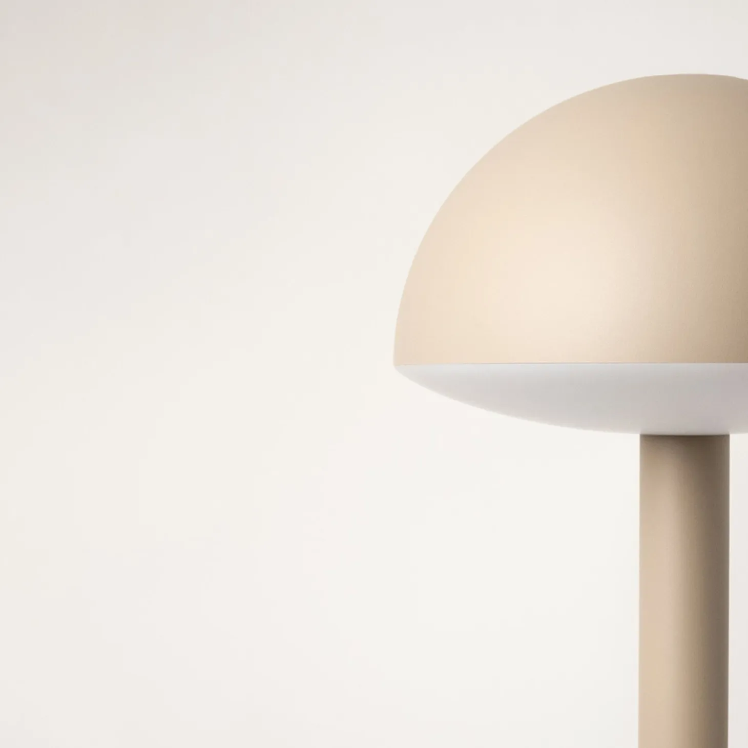 Humble Lights - Bordlampe - Bug - Beige