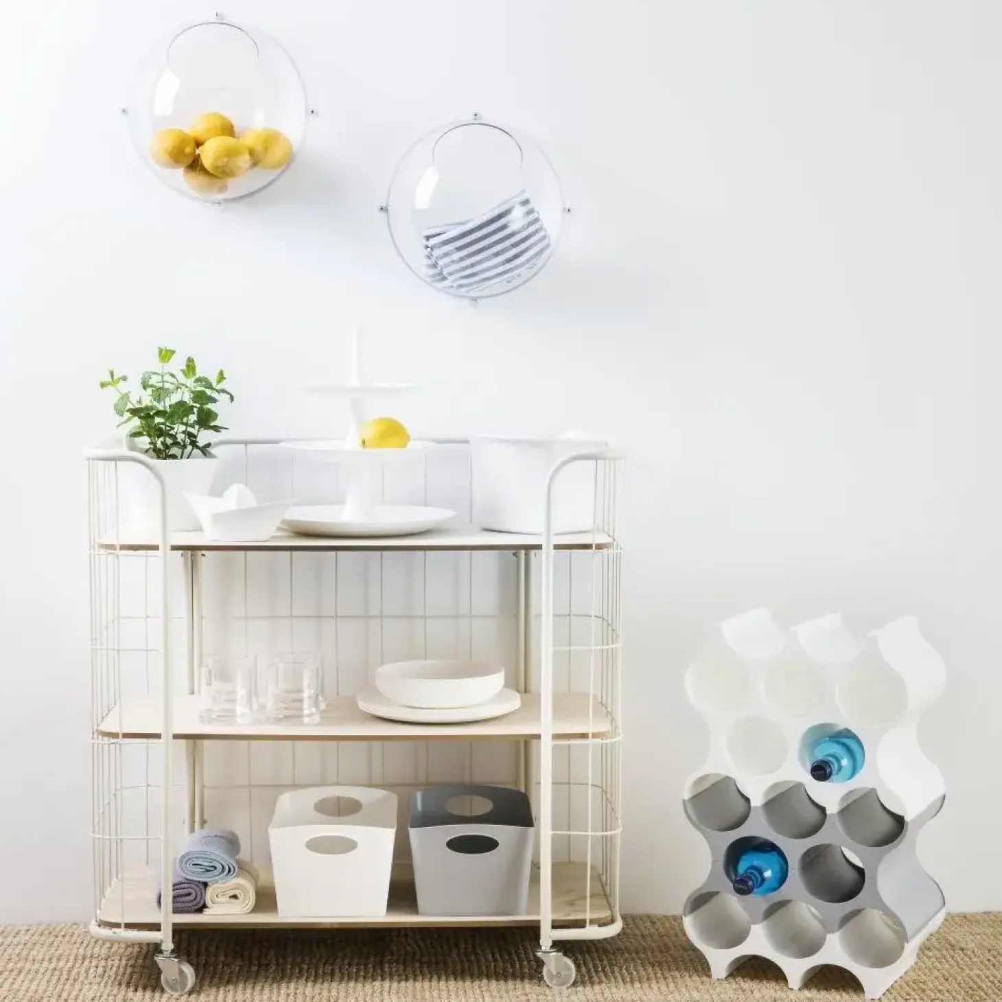 Koziol - Hanging display Orion - Large - transparent kugle - Sæt med 2 halvkugler