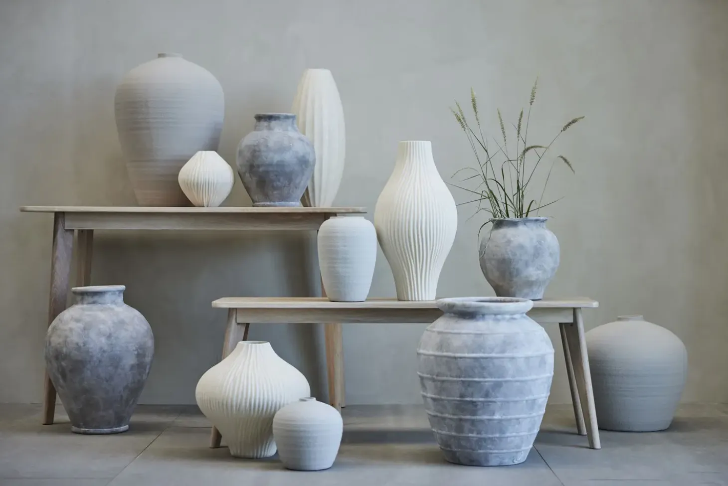 Lene Bjerre - Anna skjuler H26,5 cm. antik grå