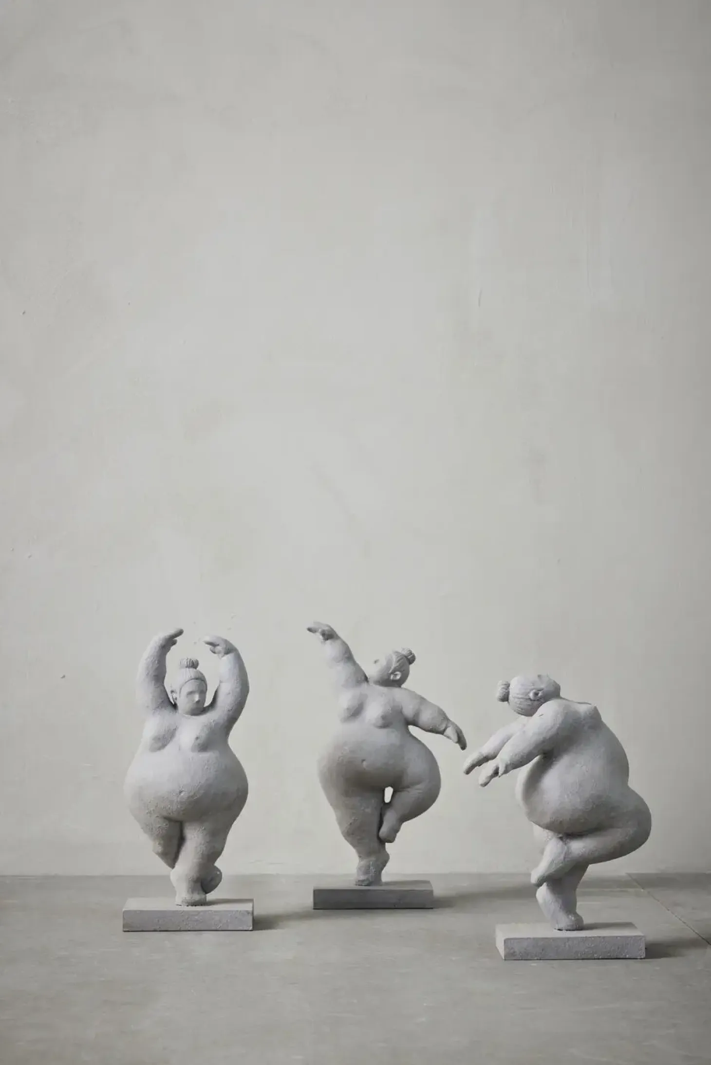 Lene Bjerre - Serafina kvinde figur H28 cm. grå