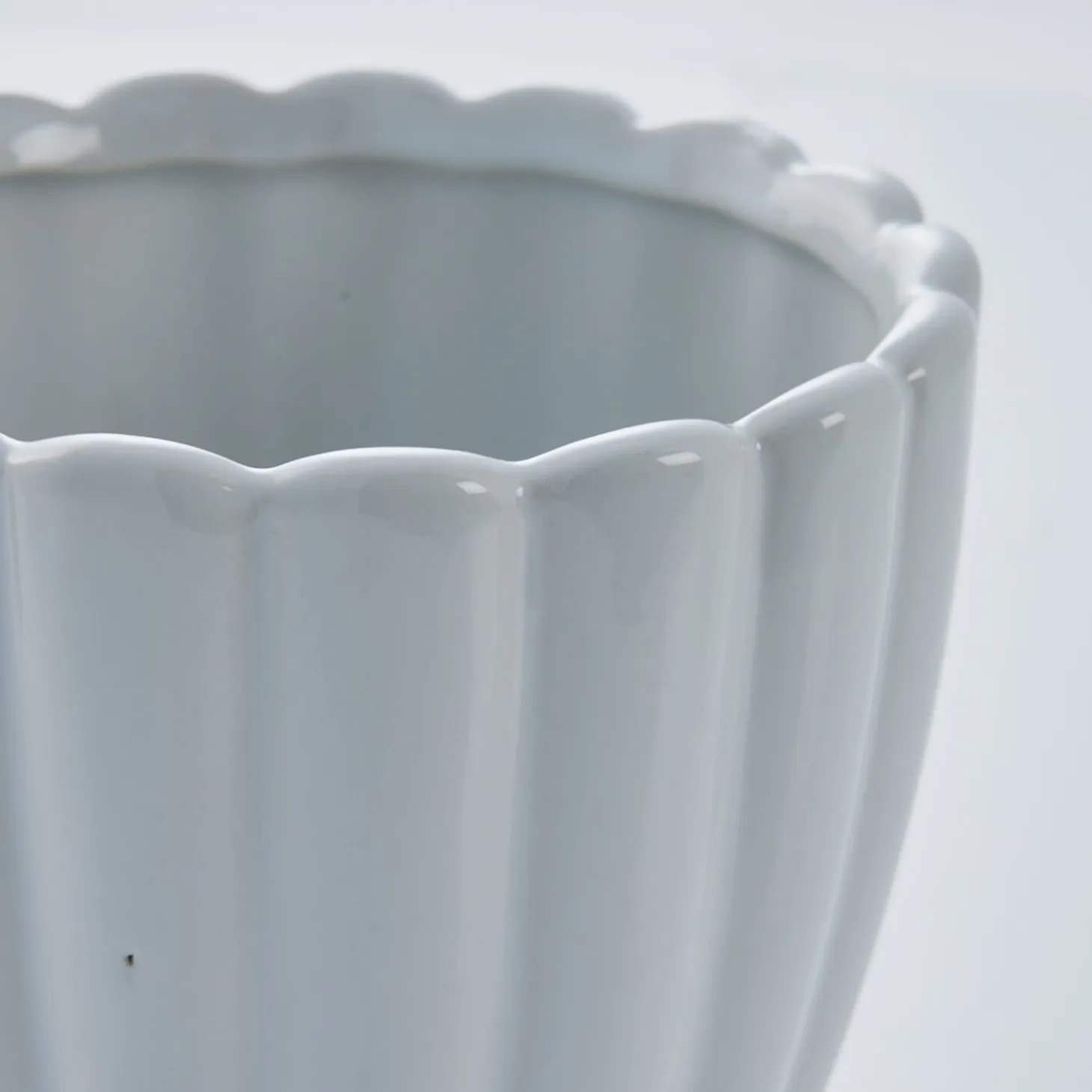 Lene Bjerre - Shenella urtepotteskjuler H20 cm. hvid