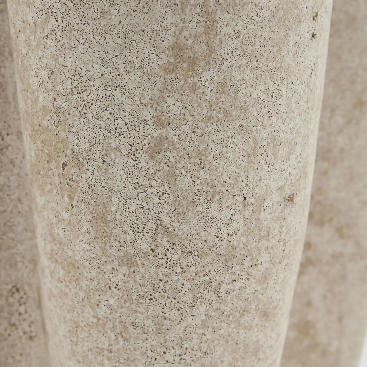 Lene Bjerre - Valina skjuler i stentøj 13,5x21 cm. sand