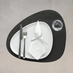 LindDNA - Dækkeserviet - Table mat curve - Core Flecked Anthracite - 37x44 cm